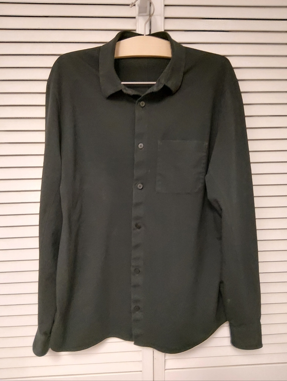 Lululemon Commission Black Long-Sleeve Button-Down Shirt